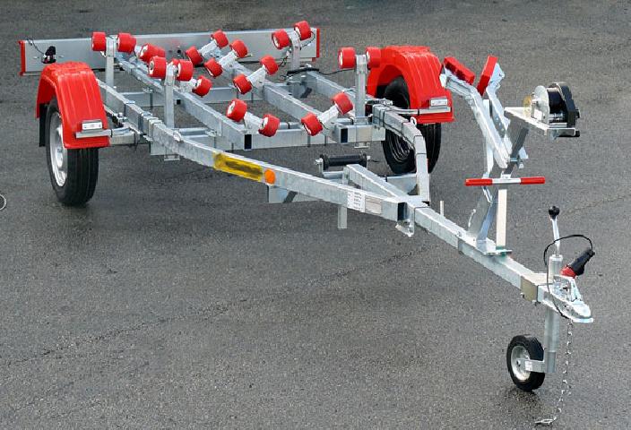 remorque-porte-bateau-a-moteur-800-kg.jpg